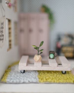 Miniature Standing Plant Medium