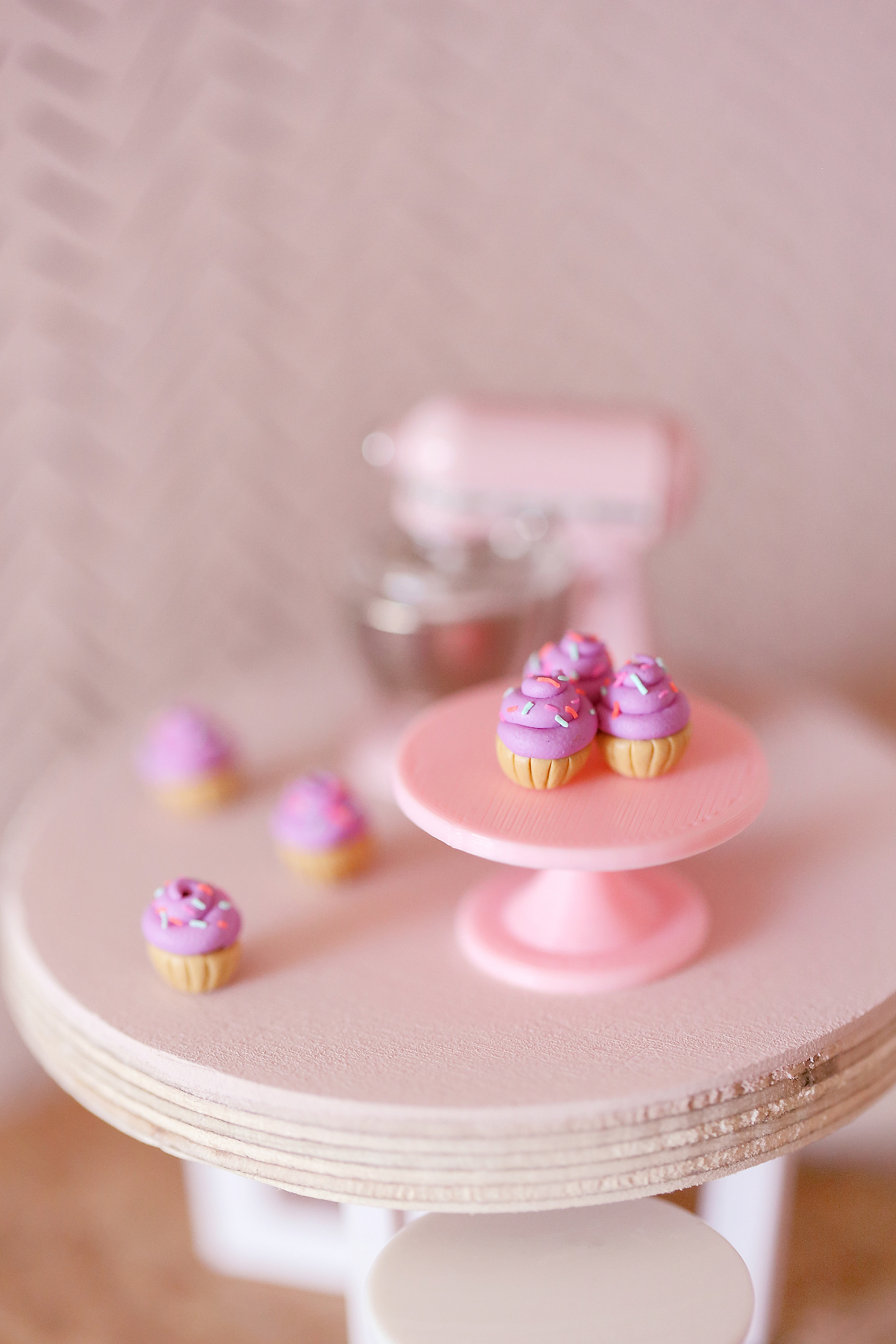 Modern Dollhouse food - Scale 1:12 miniature cupcakes