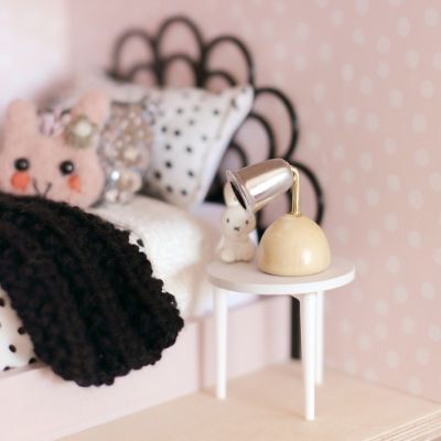 Quirky Dollhouse 1:12 scale lamp