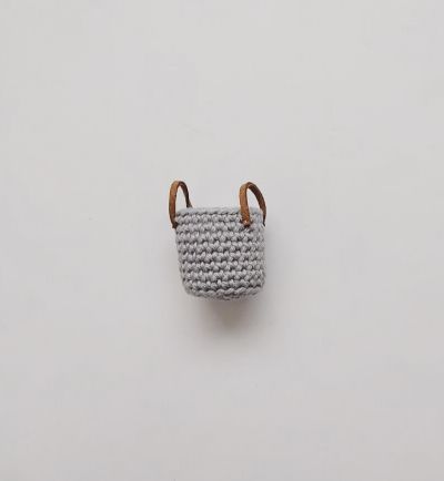 The Tiny Dollhouse SA Light Grey Miniature basket with Leather handles