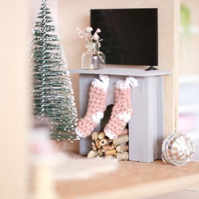 The Tiny Dollhouse SA miniature Christmas stockings