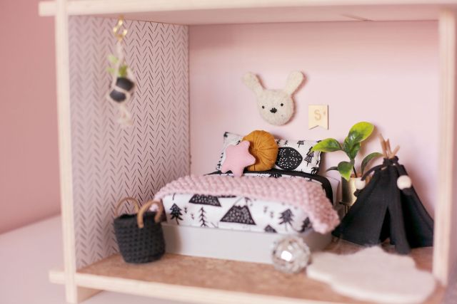 Dollhouse bedroom set