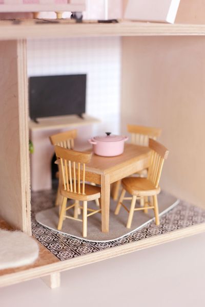 Limited Edition Import Dollhouse Dining room table and chairs