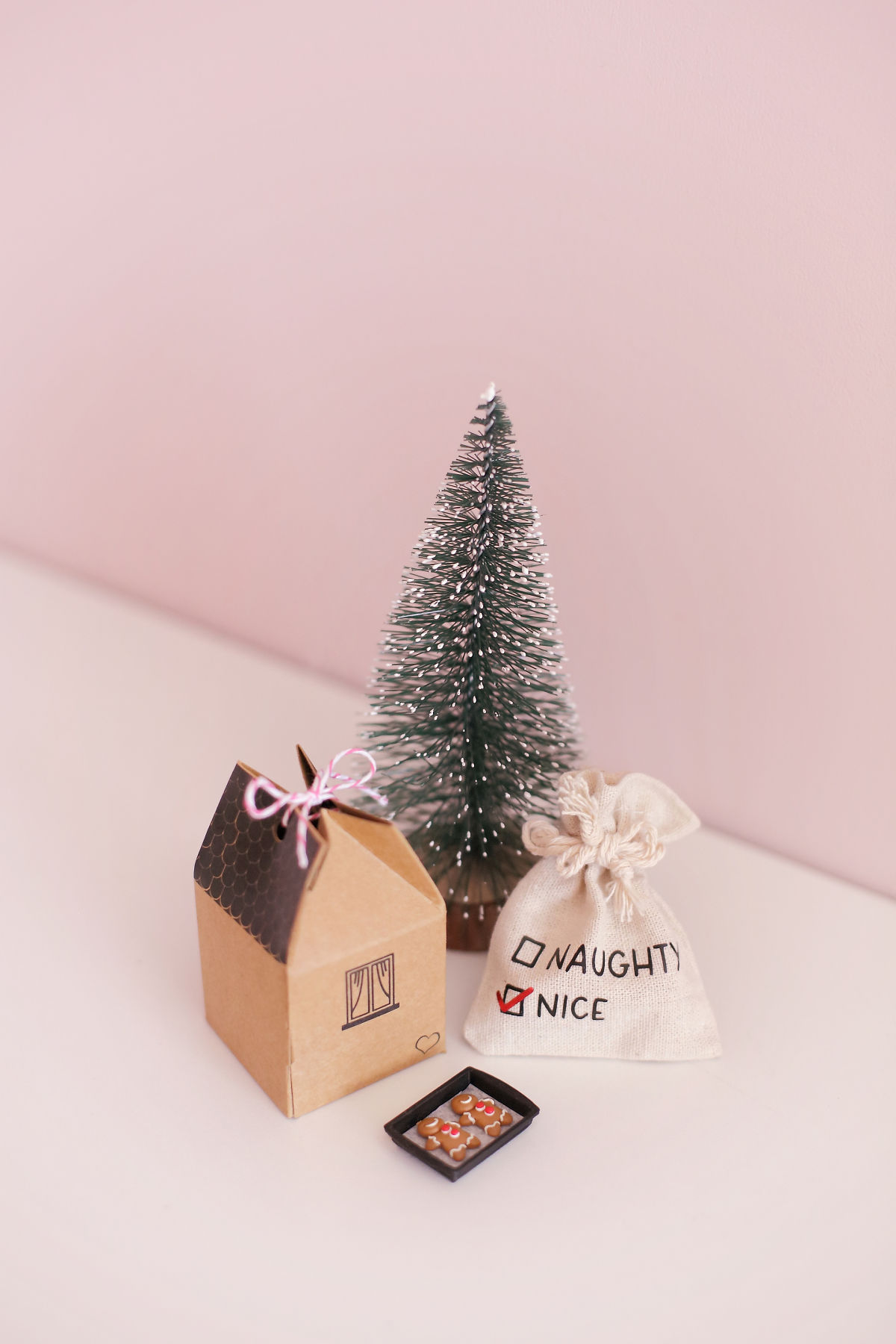 The Tiny Dollhouse SA Christmas scene