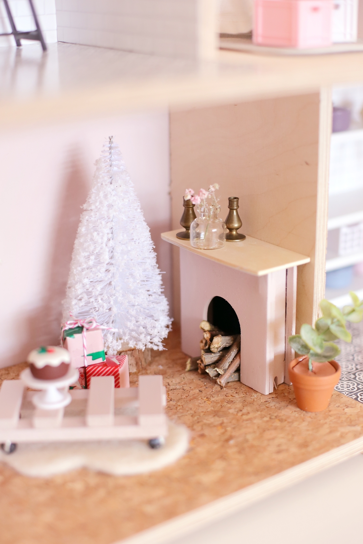 The Tiny Dollhouse SA Christmas TRee scene