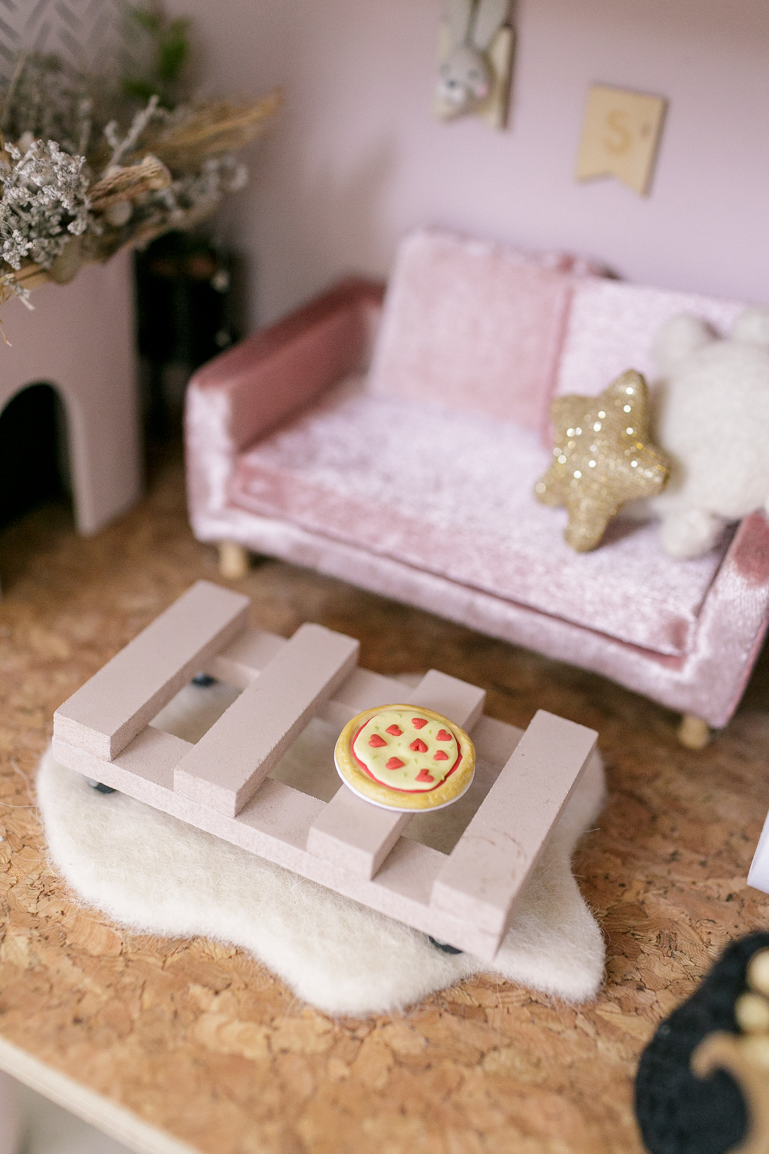 Limited edition hearty dollhouse pizza