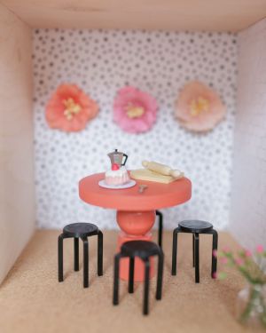 Limited Edition Dollhouse Round Dining room table